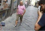 topo-morto-a-napoli-i-turisti-scattano-foto-698582