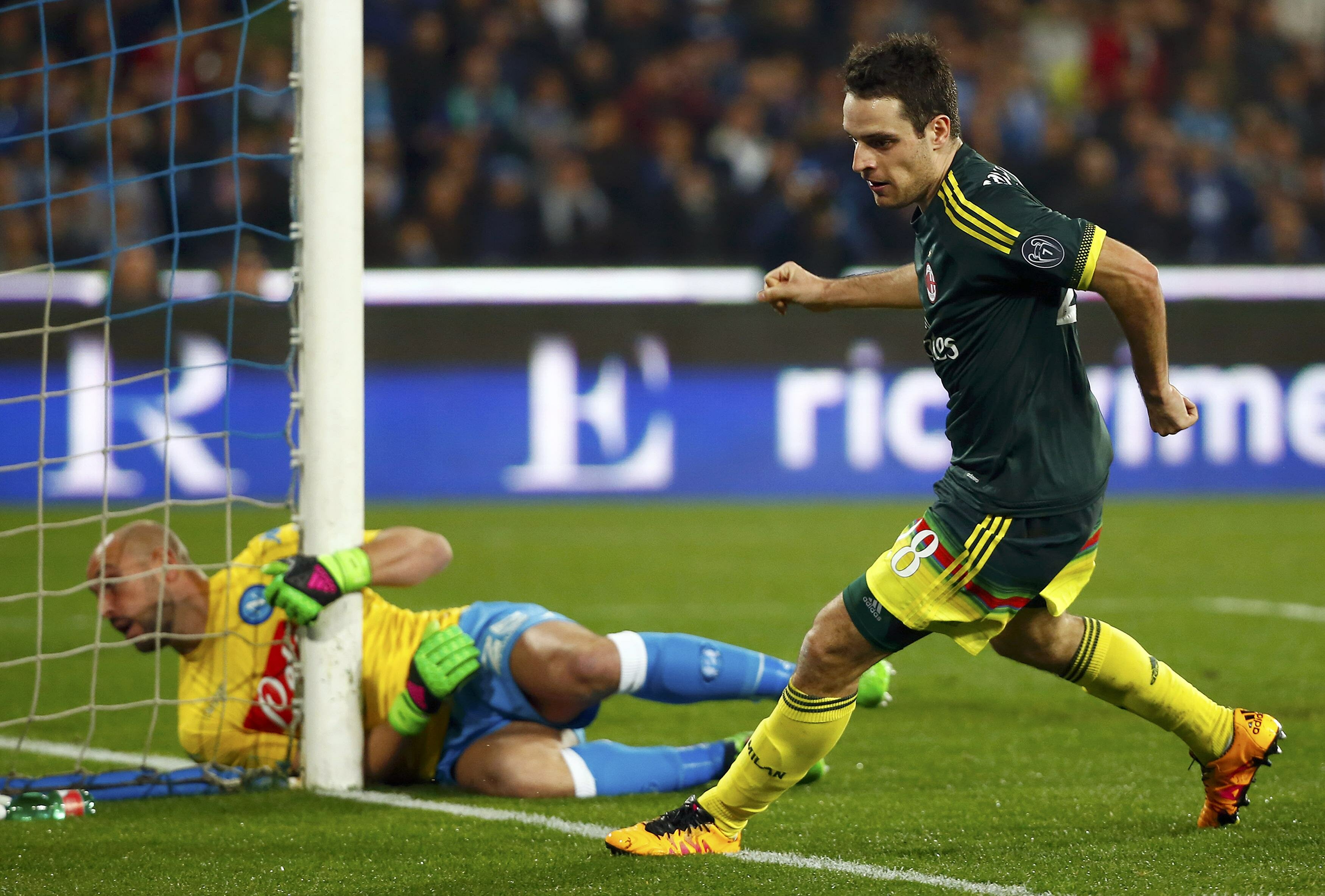 Bonaventura buca la porta di Reina spegnendo la gioia del San Paolo appena 5’ dopo il gol di Insigne